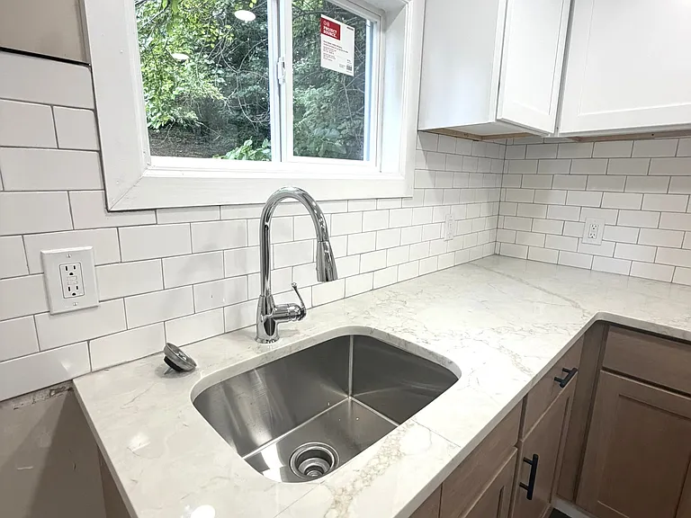 1216-1218 S 6th Ave #1216 — Photo 2