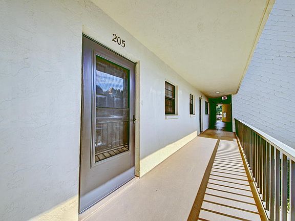 3rd image of 1025 Rockledge Dr APT 205