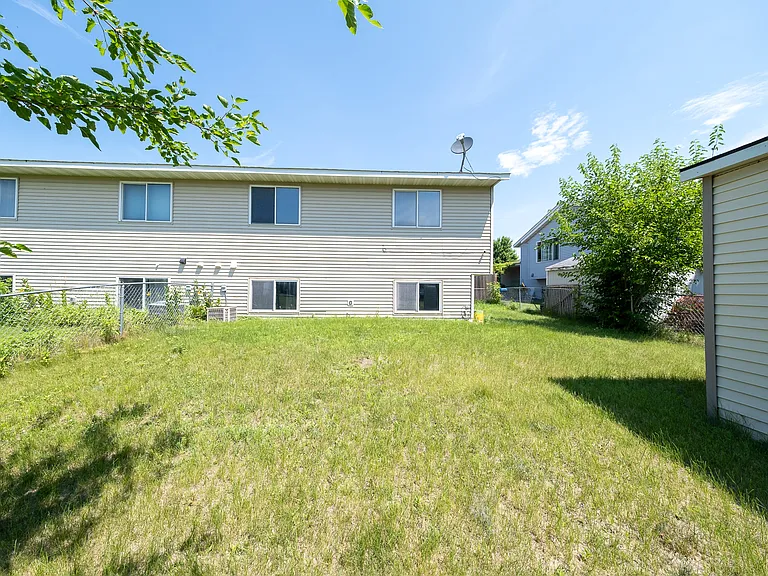 624 McIntosh Ct — Photo 26