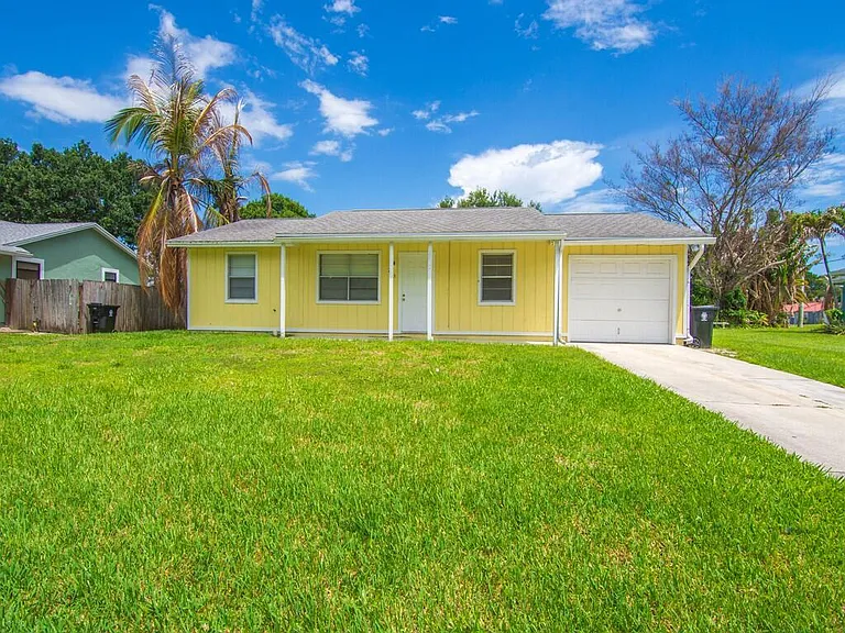 205 SW Voltair Ter — Photo 33