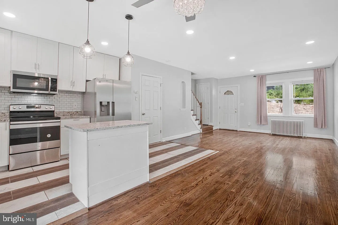 3 bed, 2.0 bath, 1580 sqft, $2,100 — Photo 4