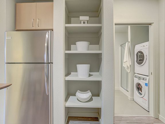2nd image of 3423 SE Hawthorne Blvd #405