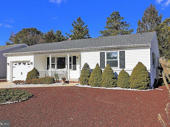 3rd image of 5 Whitaker Dr