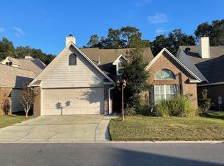 830 Fairway Lakes Dr, Niceville, FL 32578
