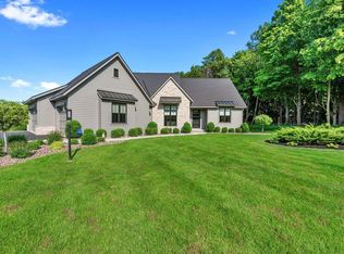 13480 N Silver Fox Dr #53W, Mequon, WI 53097