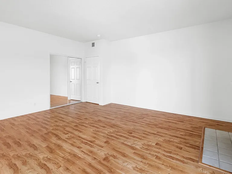 1828 Purdue Ave #203 — Photo 21