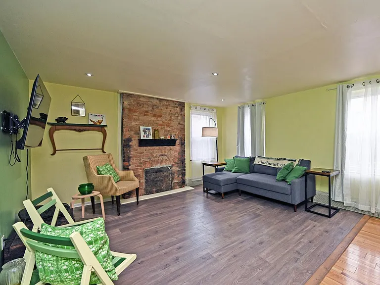 118 E Liberty St #B — Photo 6