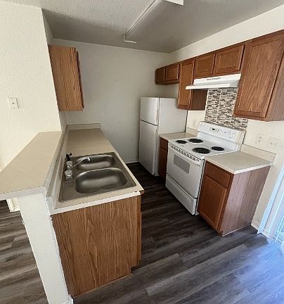 4th image of 5709 Redstone Dr