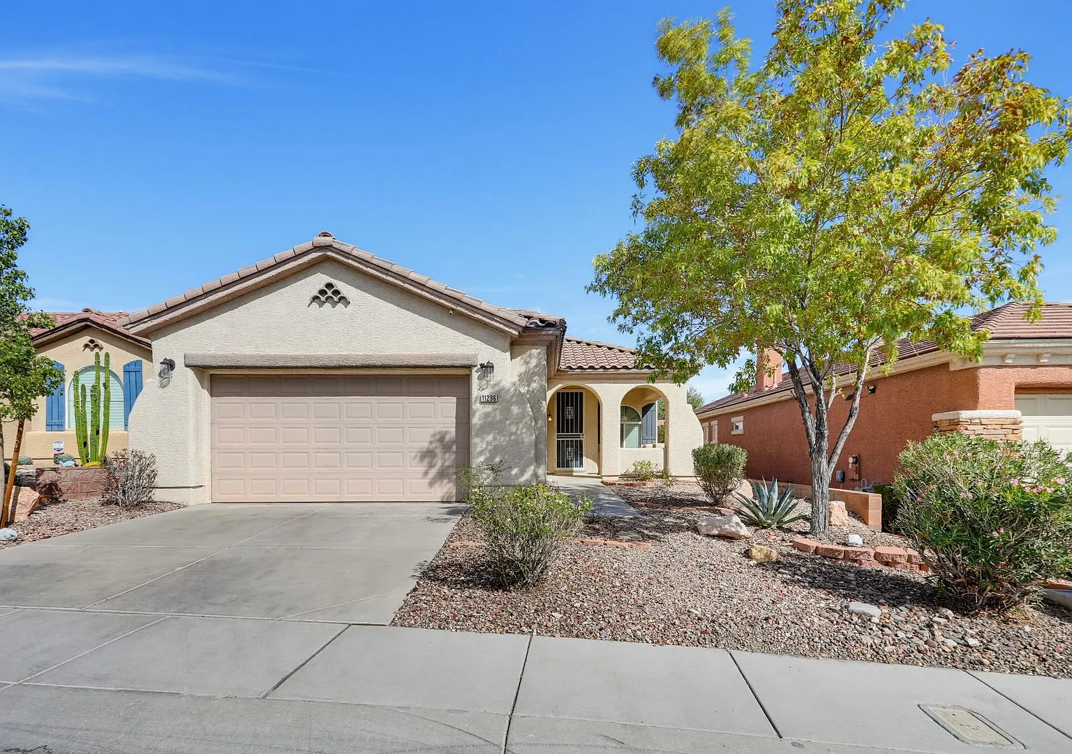 Summerlin Vistas One Story Beauty — Photo 1