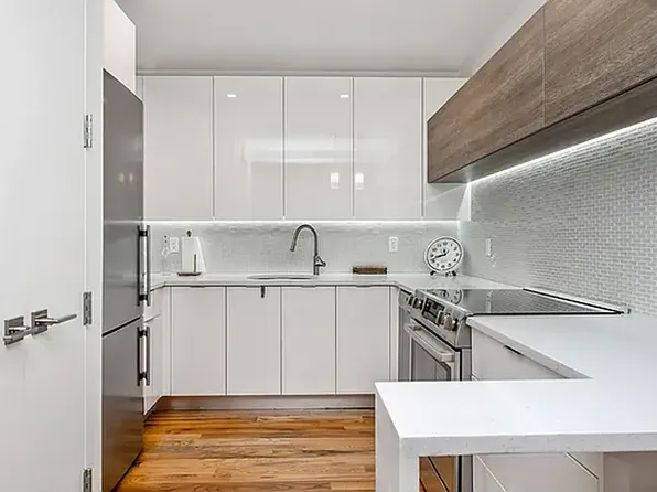 1059 Manhattan Avenue image 1 of 10