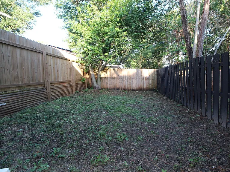 316 Teakwood Cir — Photo 15