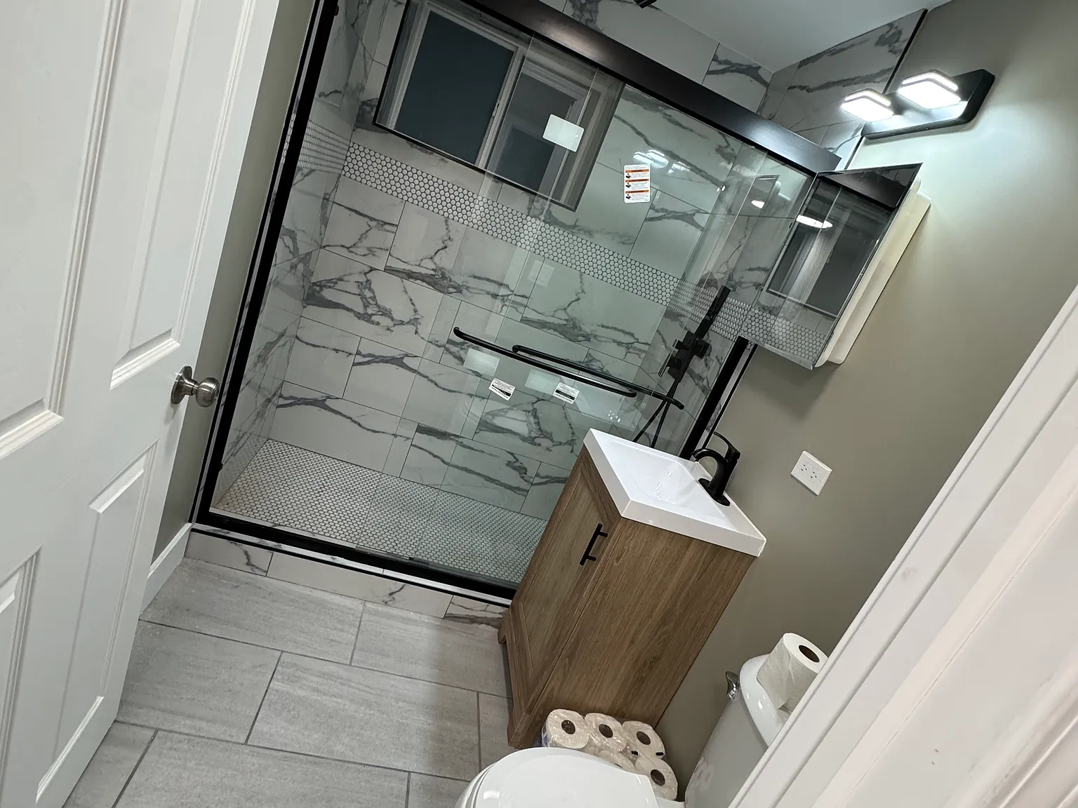2 bed, 1100 sqft, $1,800 — Photo 2