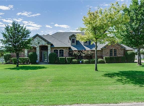 2nd image of 2100 Meadow Springs Dr