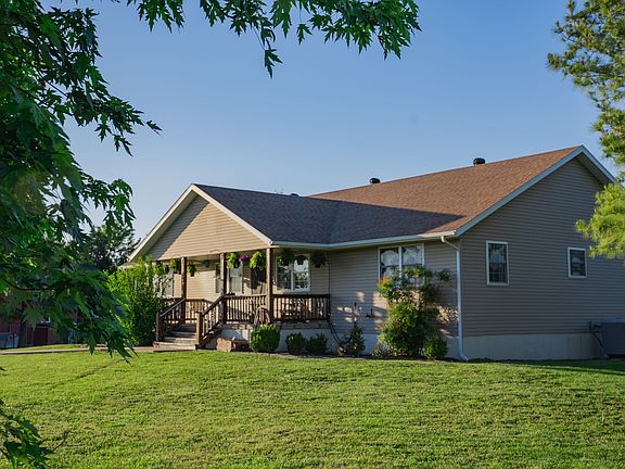 2nd image of 450 E 375th Road