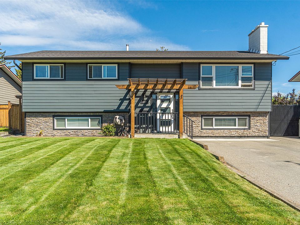 1st image of 667 Cambridge Cres