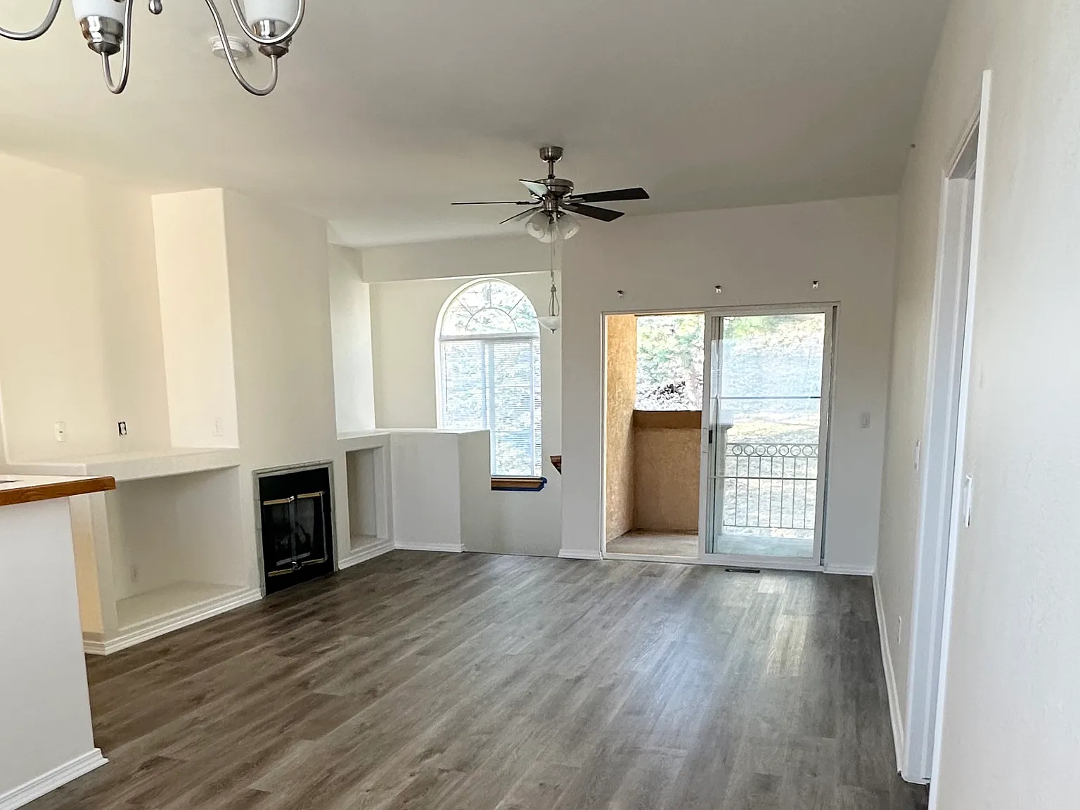 1631 Courtyard Hts — Photo 4