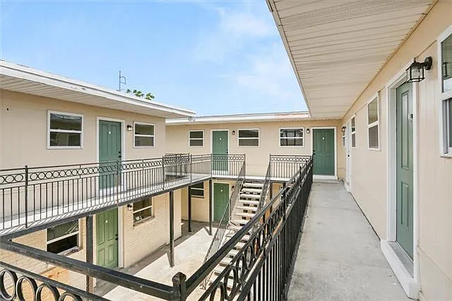 1 bed, 1.0 bath, 405 sqft, $1,075 — Photo 2
