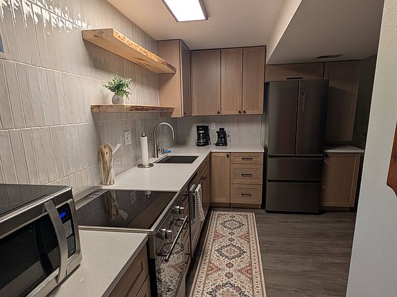 4th image of 4647 Devonshire St #Basement