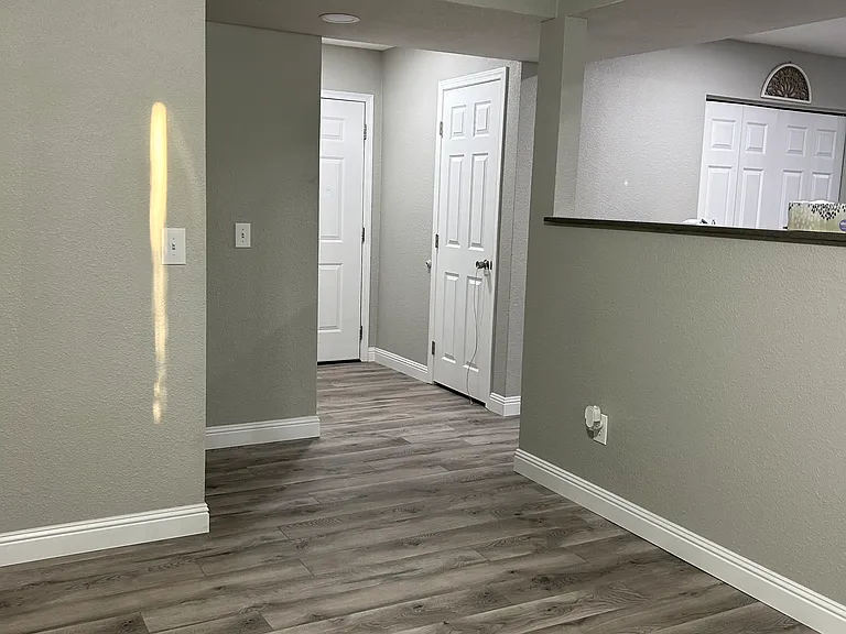 2804 S 18th Ave — Photo 4