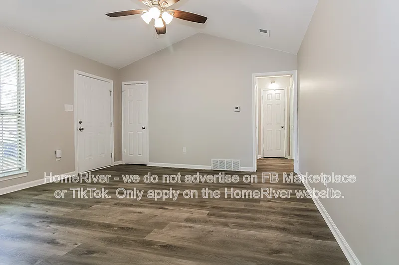 3 bed, 2.0 bath, 1101 sqft, $1,640 — Photo 3