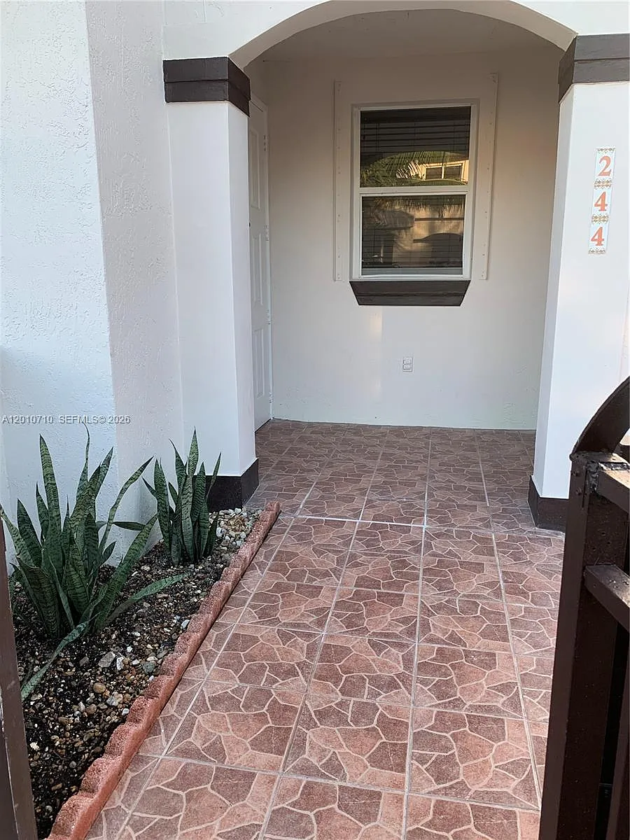 Building Photo - 8625 SW 152nd Ave #244