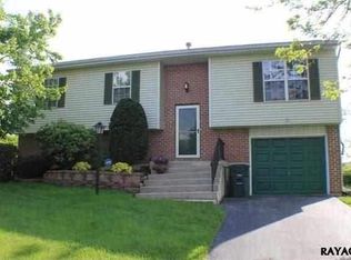 2840 Glen Hollow Dr, York, PA 17406
