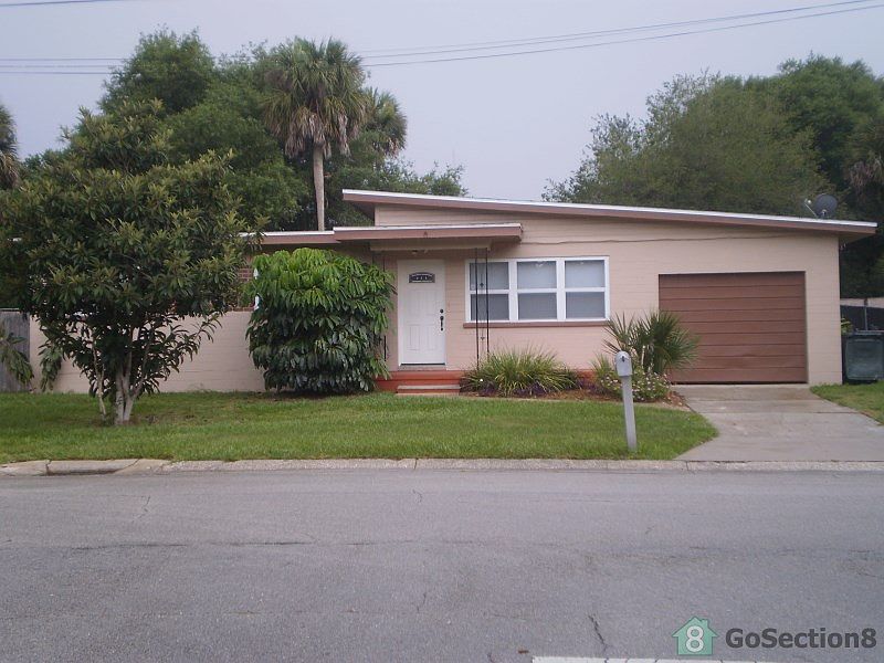 1st image of 104 Oakwood Dr