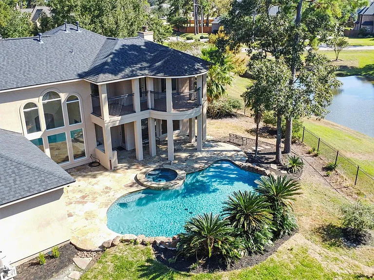 8114 Hideaway Lake Cir — Photo 48