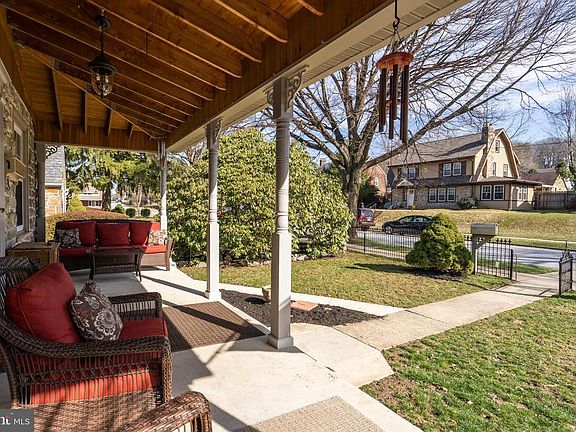 2nd image of 1221 Stirling St