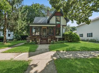 121 S 6th St, Delavan, WI 53115