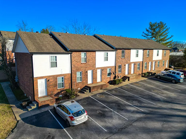 1660 Baltimore Dr — Photo 3