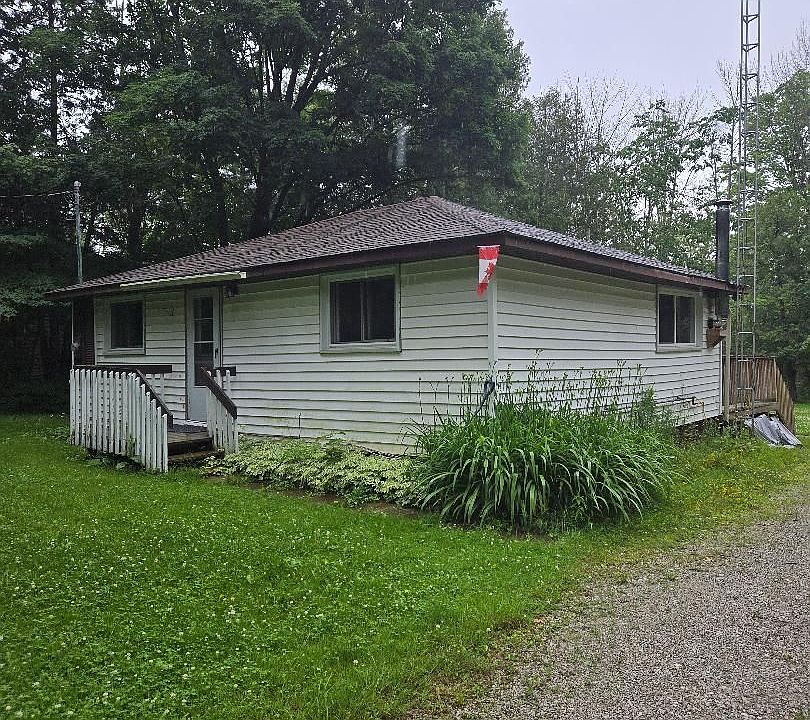 1st image of 15 Poplar Cres