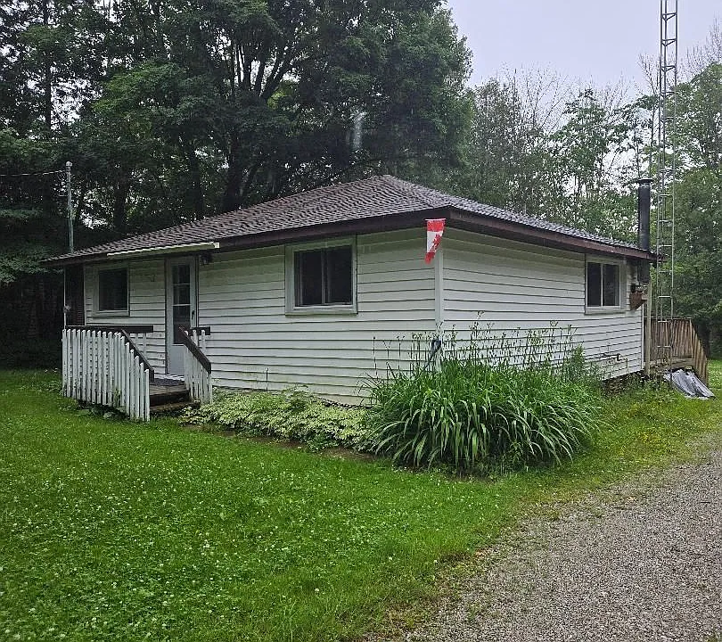 15 Poplar Cres