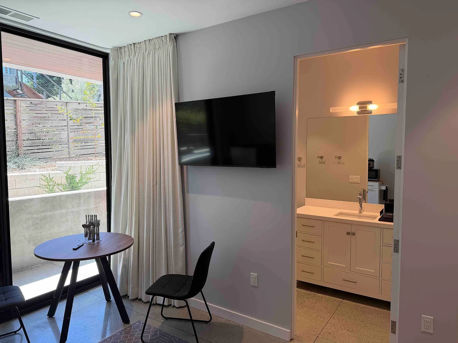 1 bed, 4800 sqft, $1,800 — Photo 2