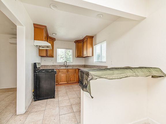 5th image of 805 N Campus Ave