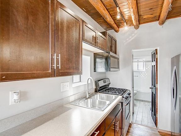 5th image of 704 Kathryn Ave
