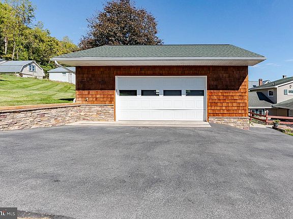 5th image of 1017 Valley View Rd