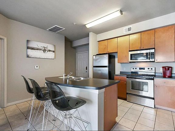 5th image of 25154 Pearl St #412