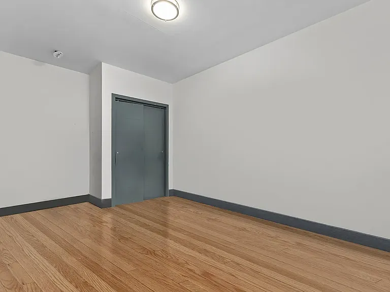1137 Blake Ave #1 — Photo 6