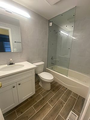 4th image of 1067 De Kalb Ave #2
