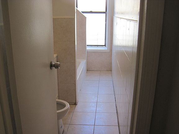 4th image of 2522 Newkirk Ave APT 7