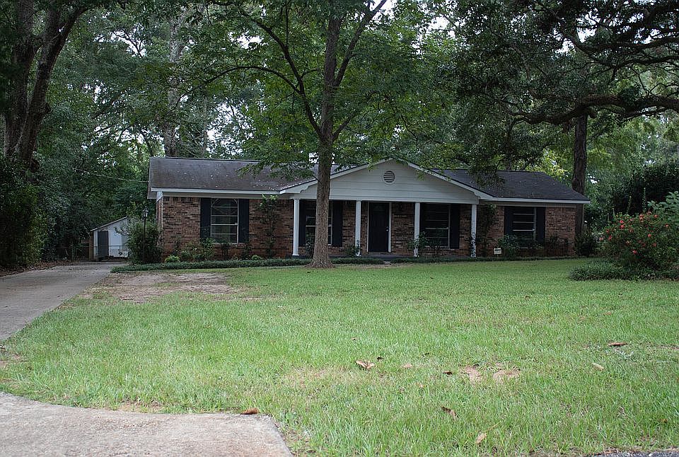 Beautiful, large front yard.