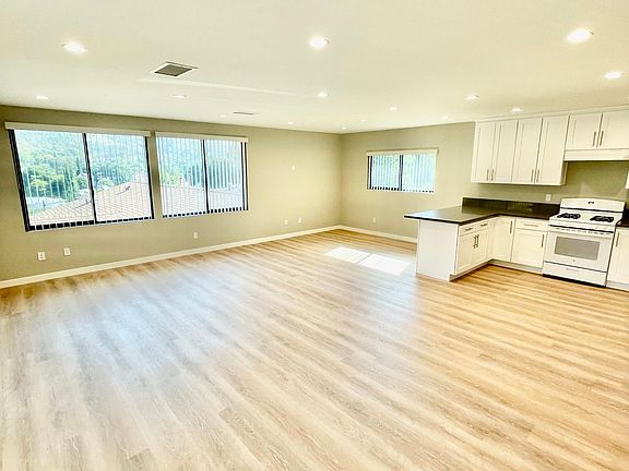 3rd image of 2000 Eleanore Dr