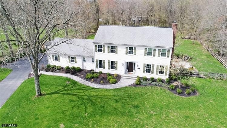 1st image of 132 Lilac Dr