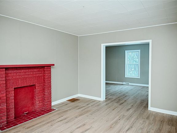 3rd image of 1005 Griswold St