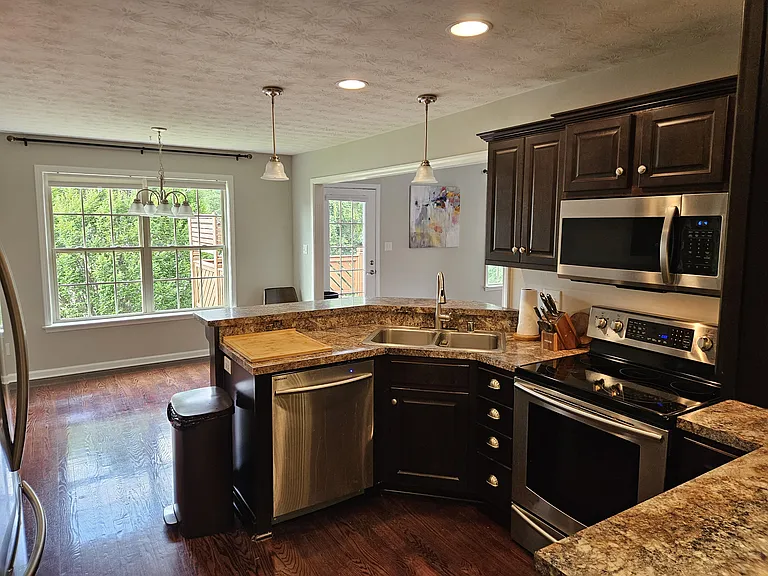 12315 Amber Woods Ct — Photo 10