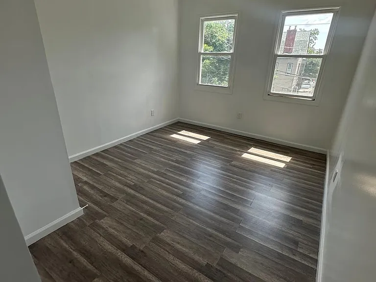 186 N 17th St #2 — Photo 10