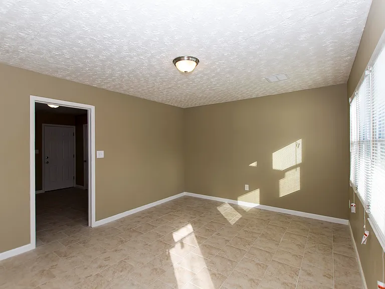 57 Rockland Dr — Photo 6