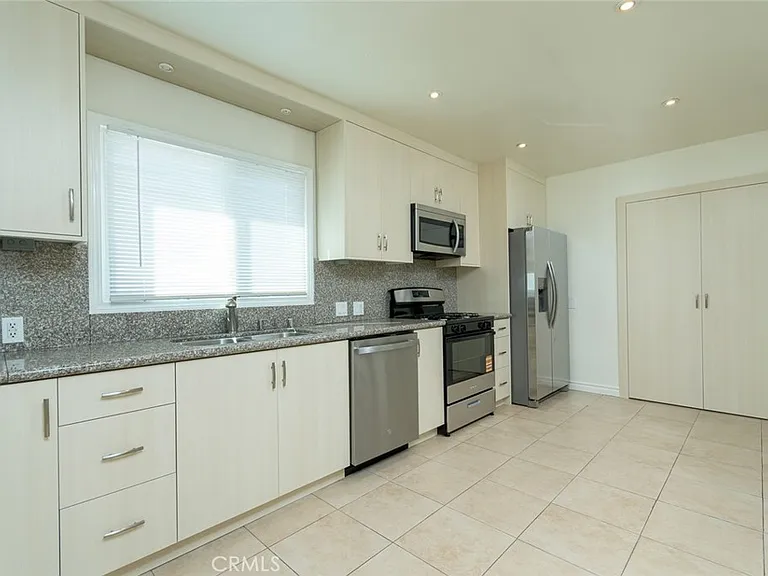 2111 N Verdugo Rd — Photo 19