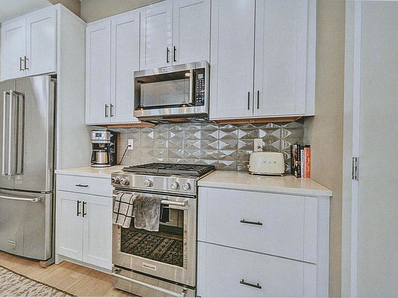 5th image of 1543 Utica St